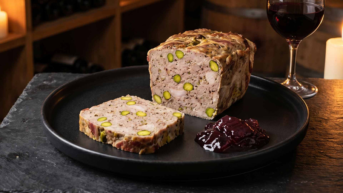 Terrine de volaille aux pistaches et gelée de Morgon