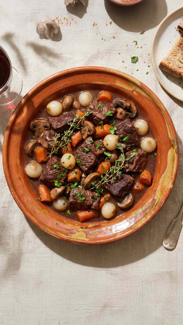Bœuf braisé au pinot noir et petits oignons