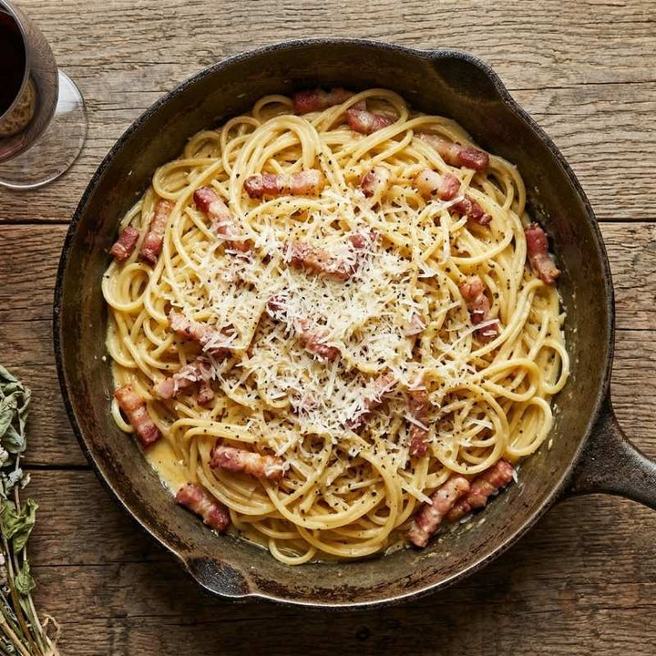 Pâtes carbonara authentiques aux lardons et parmesan