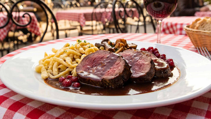 Selle de chevreuil rôtie, sauce grand veneur